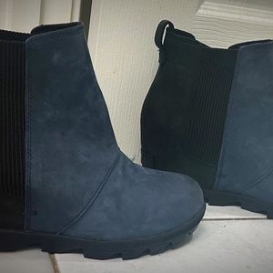 Woman’s Joan of arctic wedge Chelsea boot exclusive new